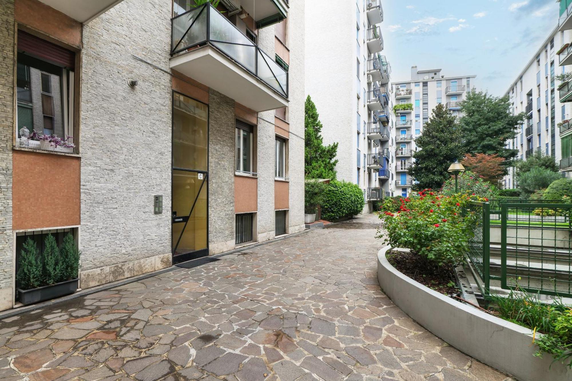 Primopiano - Brenta Apartment Milan Bagian luar foto